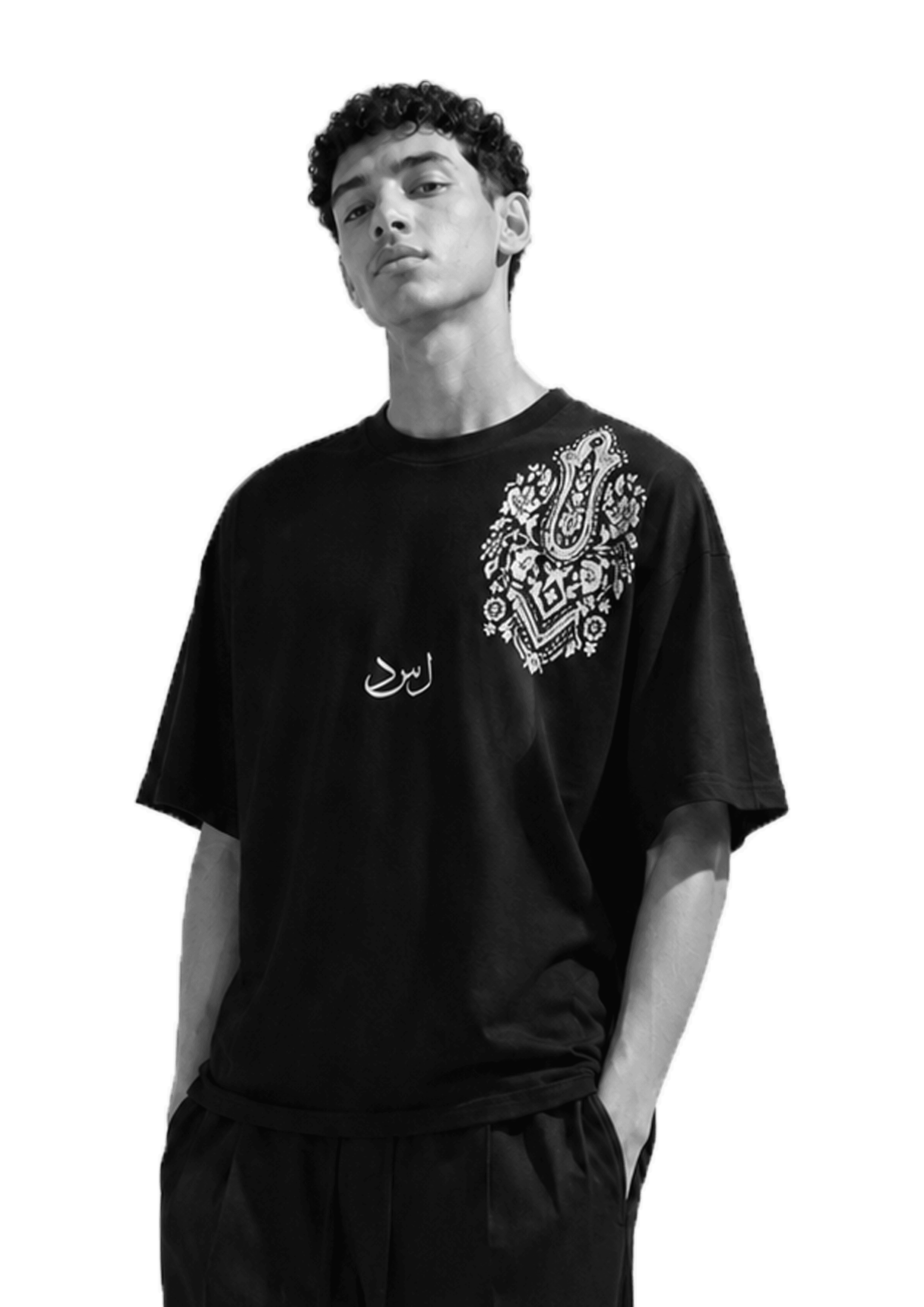 Modèle Life So Dope portant le T-shirt Casablanca